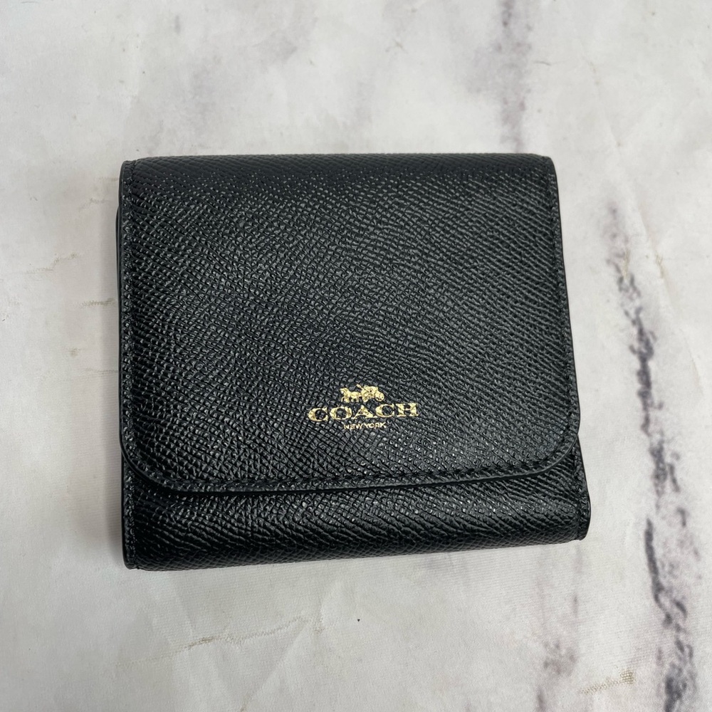 Women’s black Coach wallet